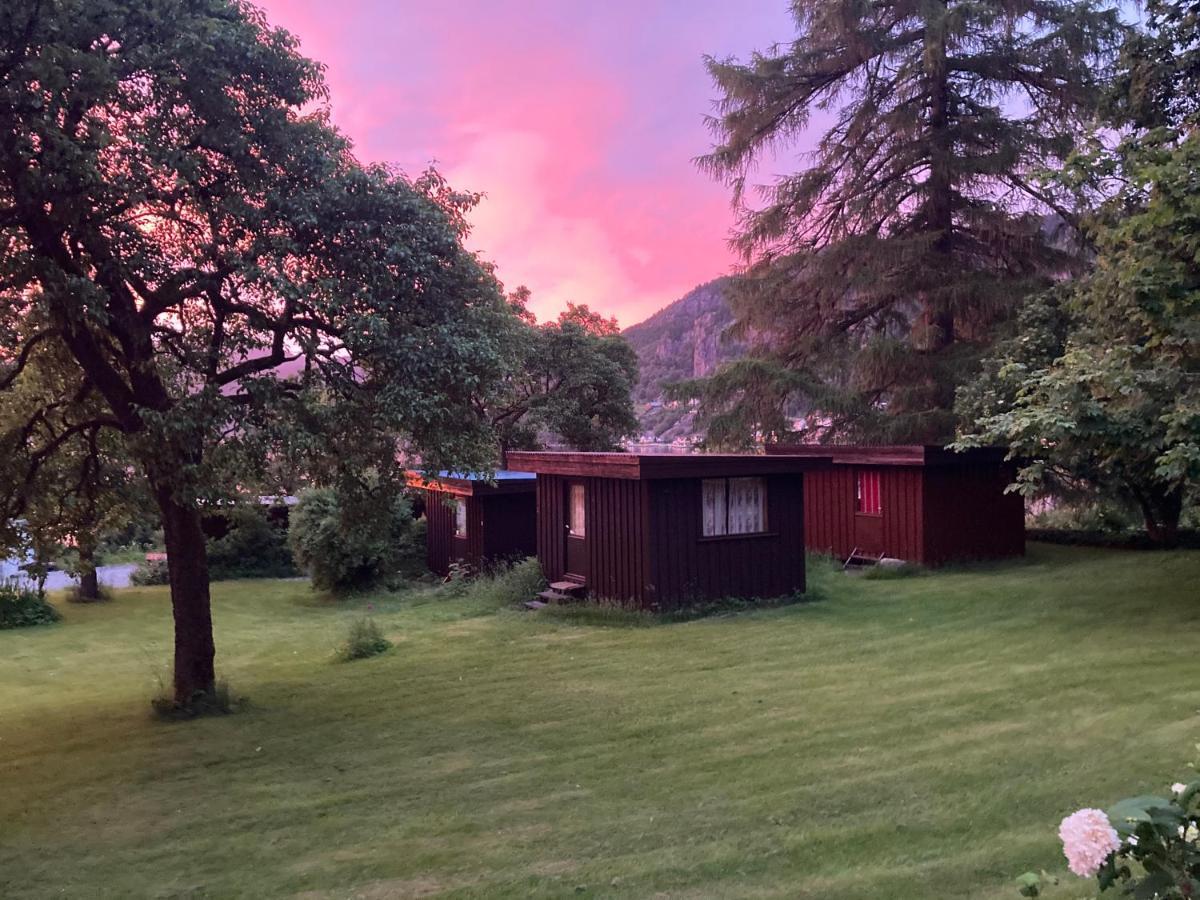 Hotel Nokling & Camping Hjelmeland Exteriör bild