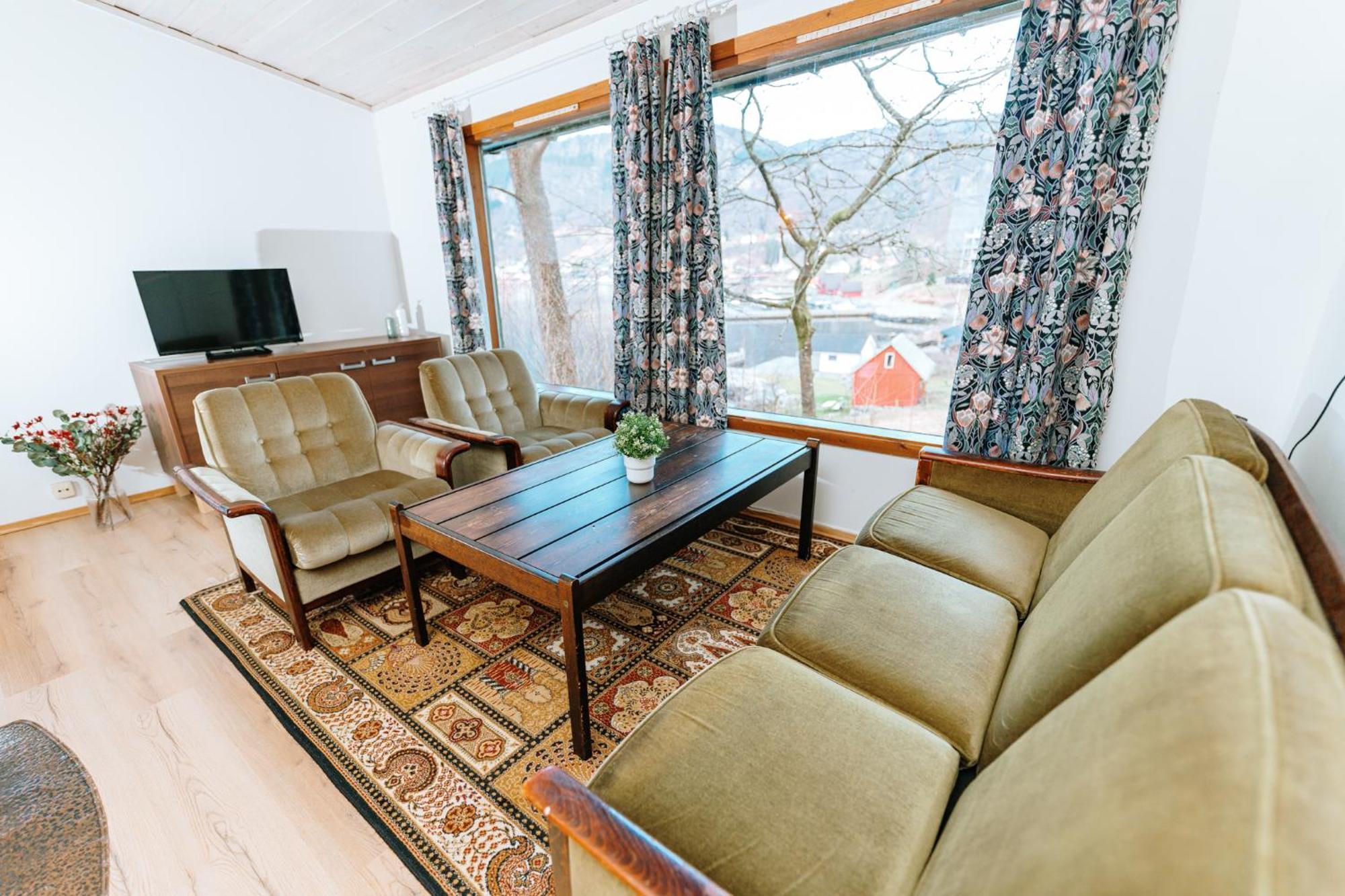 Hotel Nokling & Camping Hjelmeland Exteriör bild