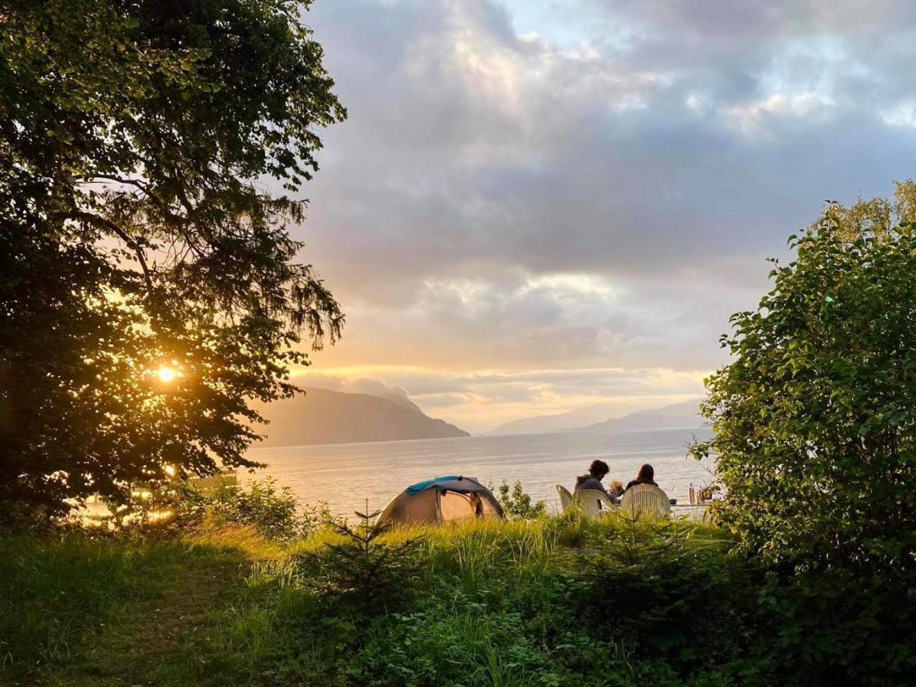 Hotel Nokling & Camping Hjelmeland Exteriör bild